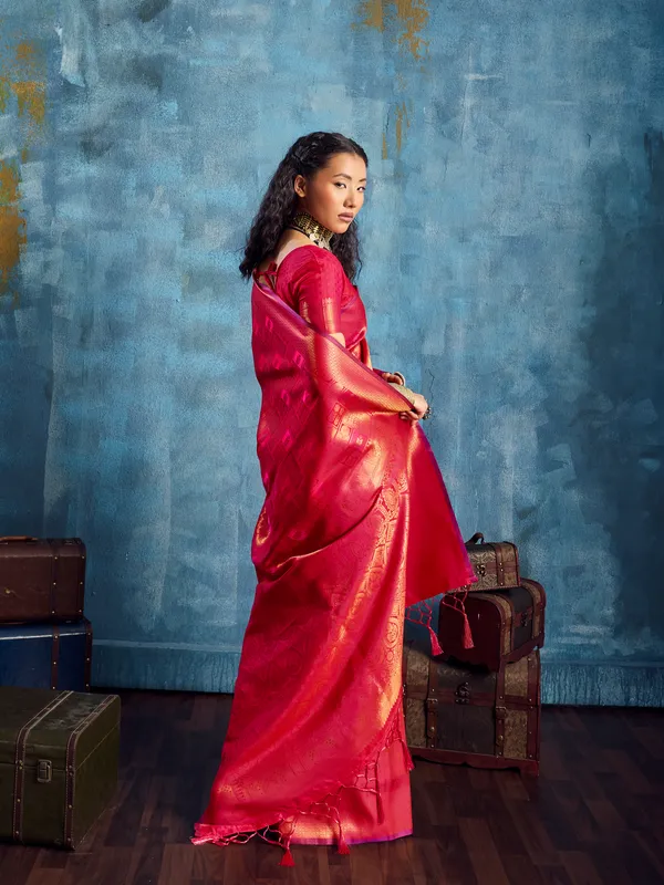 Red_Woven_Traditional_Saree_for_Women