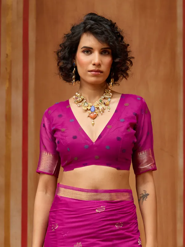 Magenta_Floral_Print_Saree_for_Women