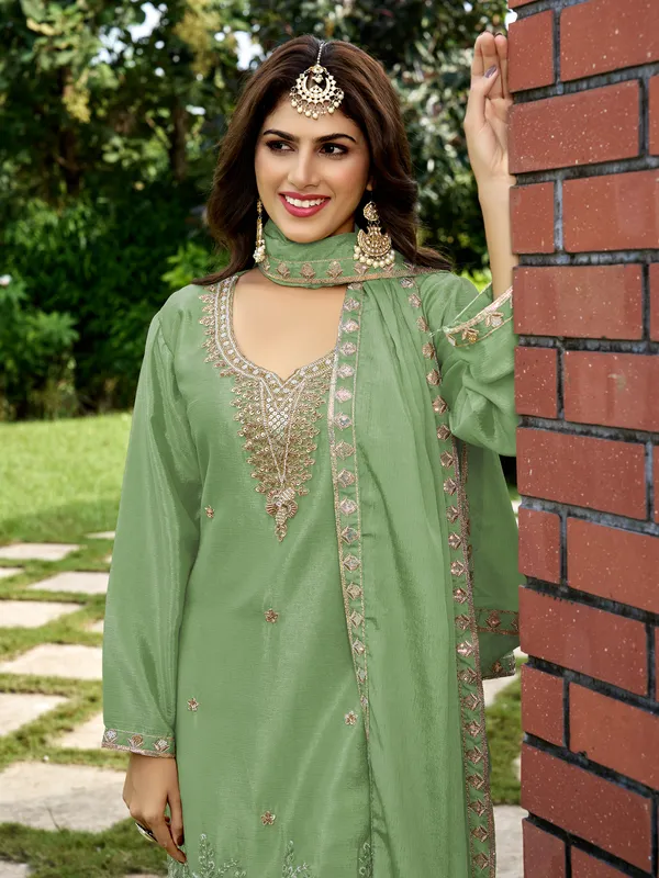 Green_Chinon_Silk_Salwar_Suit_For_Women_(1544_D5)