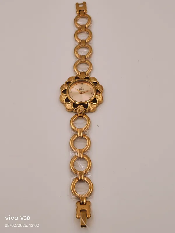 Eera_Gold_Tone_Floral_Dial_Bracelet_Watch_For_Women