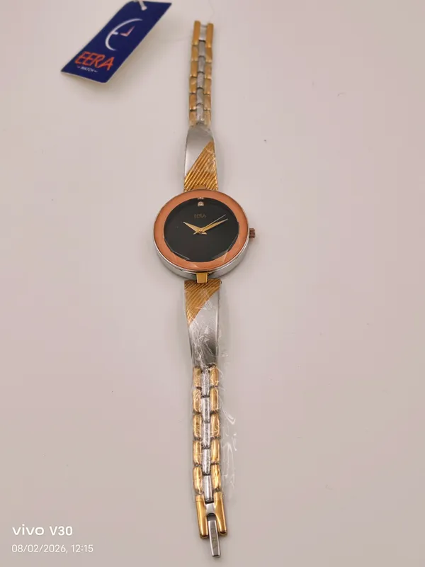 Eera_Gold_Tone_Analog_Wristwatch_With_Black_Dial