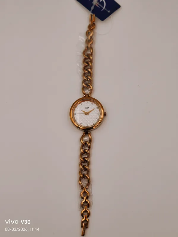 Eera_Gold_Tone_Chain_Strap_Analog_Watch