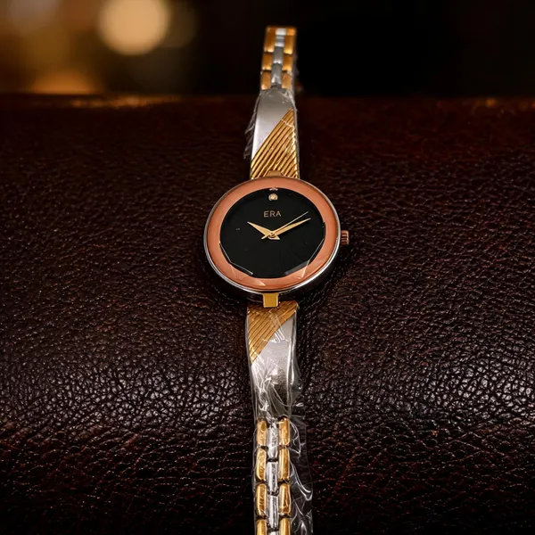 Eera_Gold_Tone_Analog_Wristwatch_With_Black_Dial
