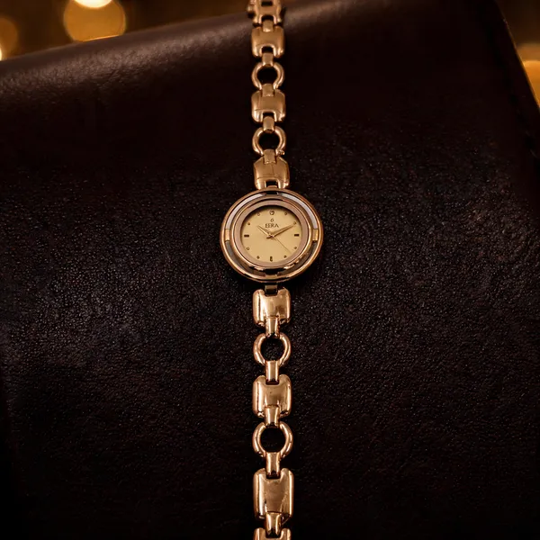 Eera_Gold_Tone_Bracelet_Watch_For_Women