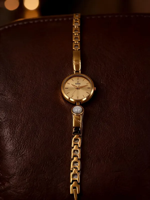 Eera_Gold_Tone_Bracelet_Watch_For_Women