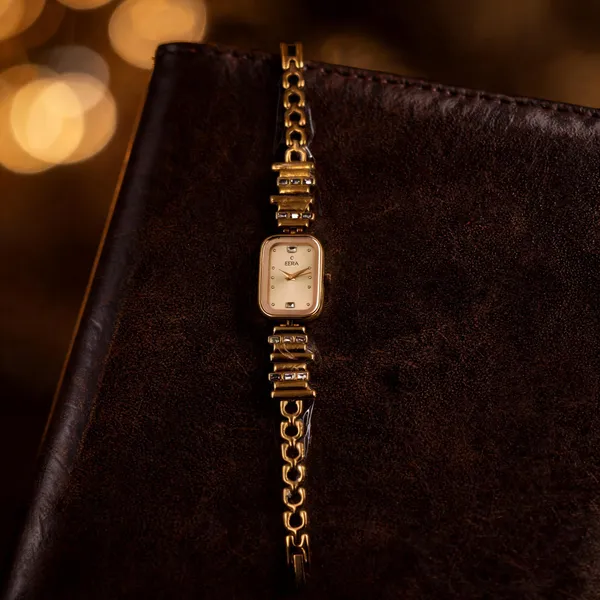 Eera_Gold_Bracelet_Watch_For_Women