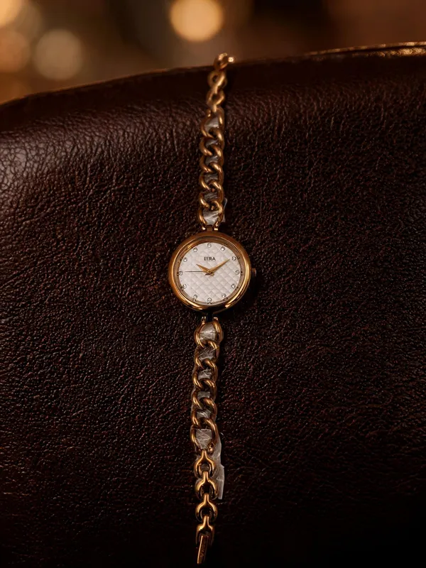 Eera_Gold_Tone_Chain_Strap_Analog_Watch