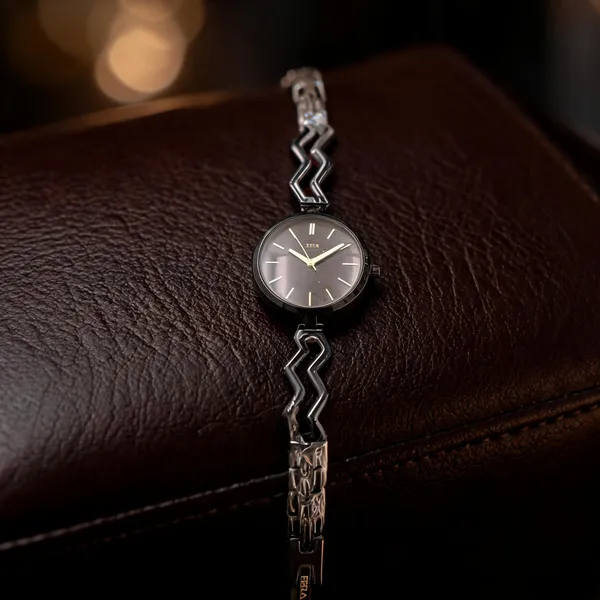 Eera_Silver_Metal_Analog_Watch_For_Women
