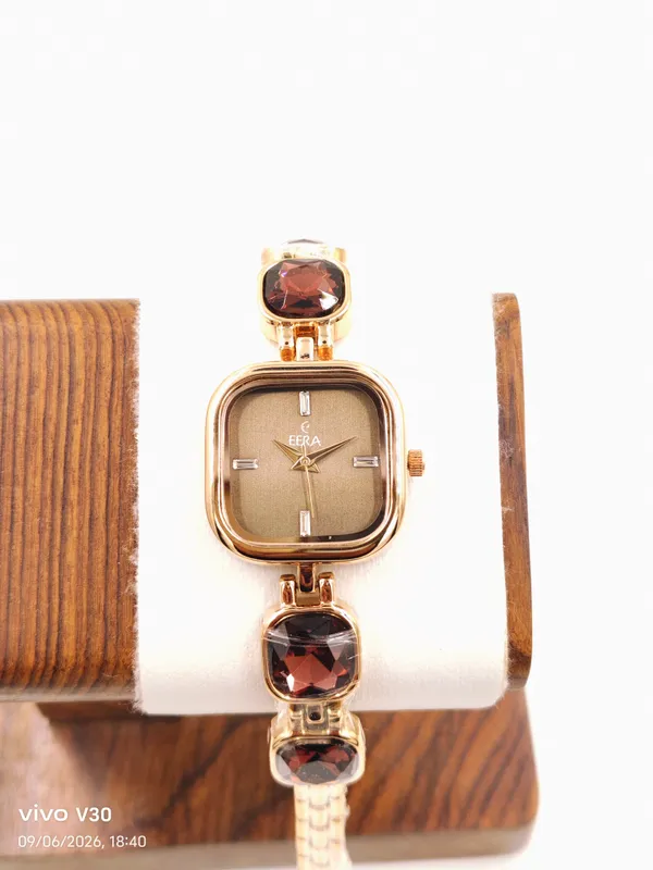 Gold_Classic_Metal_Analog_Watch_For_Women