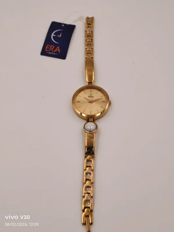Eera_Gold_Tone_Bracelet_Watch_For_Women