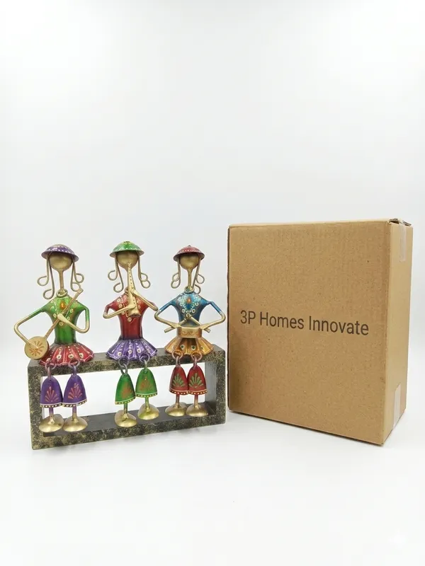 Metal_Folk_Art_Musical_Figurine_Display
