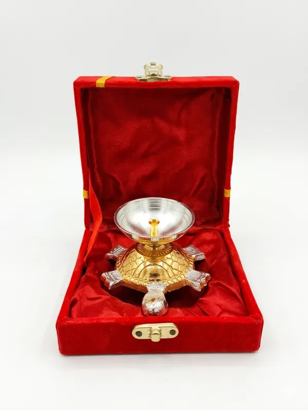 Metal_Turtle_Design_Diya_With_Red_Gift_Box