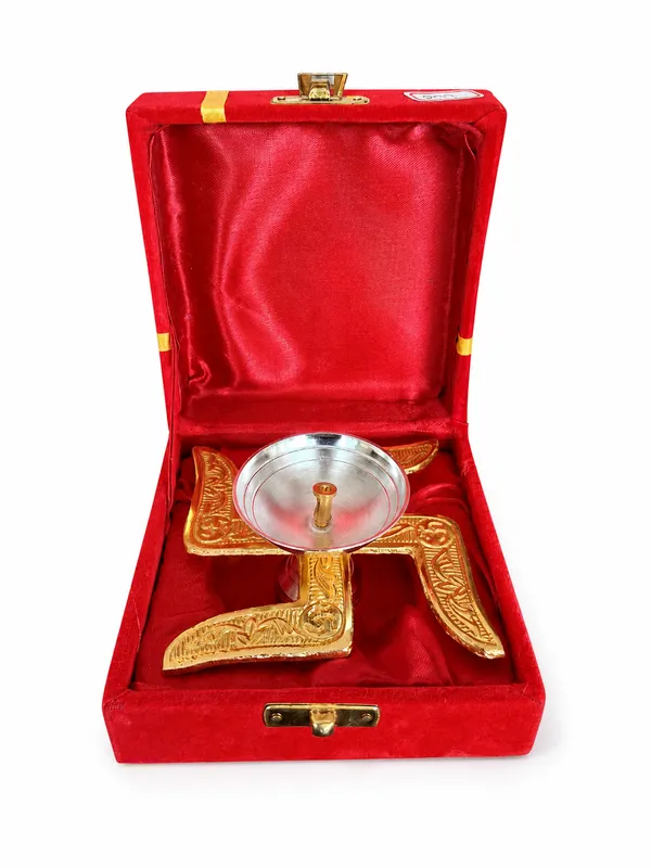 Metal_Festive_Embossed_Diya_Oil_Lamp