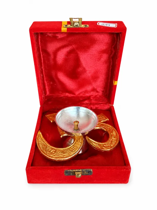 Metal_Om_Design_Diya_Oil_Lamp