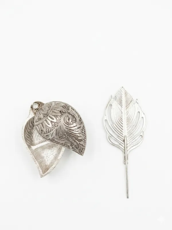 Silver_Tone_Leaf_Bookmark_And_Ornate_Trinket_Box_Set