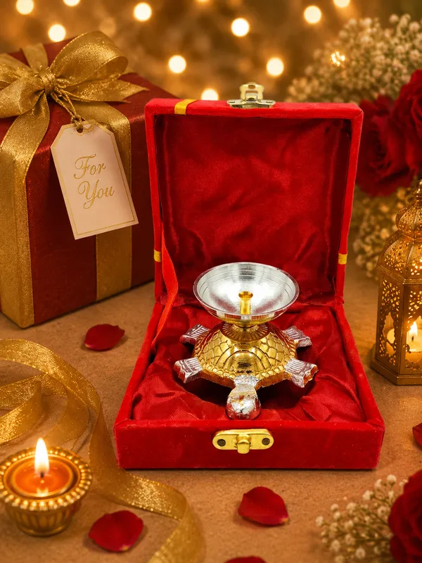 Metal_Turtle_Design_Diya_With_Red_Gift_Box