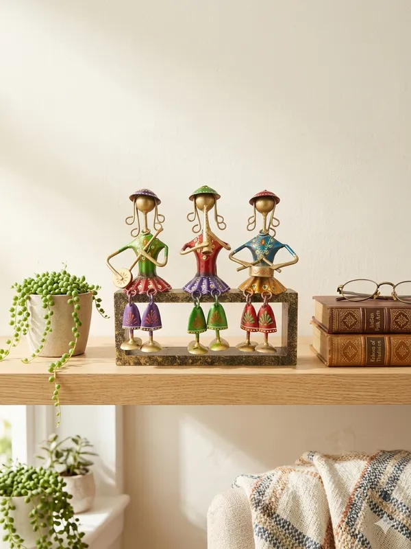Metal_Folk_Art_Musical_Figurine_Display