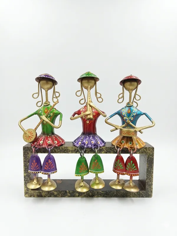 Metal_Folk_Art_Musical_Figurine_Display