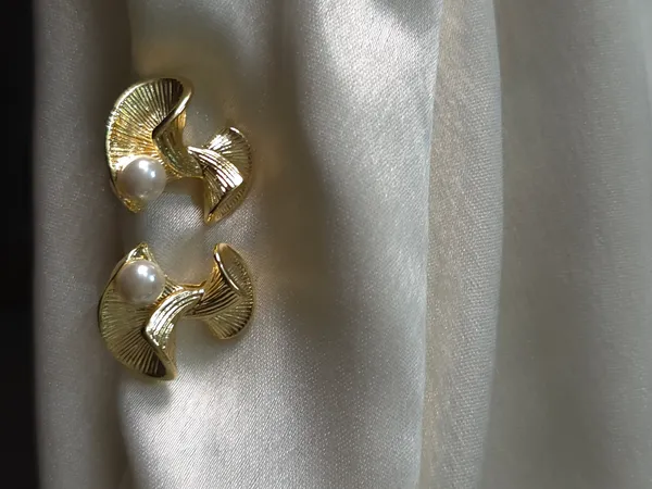 Aurielle_Pearl_Drop_Earrings