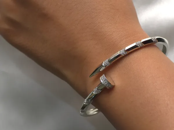 Nail_of_Grace_Crystal_Bracelet