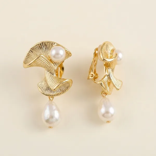Aurielle_Pearl_Drop_Earrings