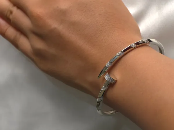 Nail_of_Grace_Crystal_Bracelet