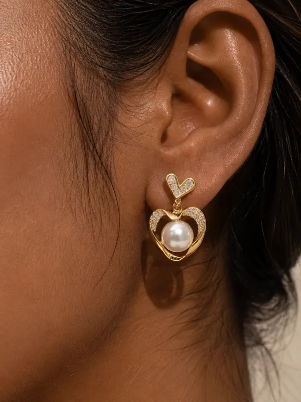 Amora_Pearl_Heart_Earrings