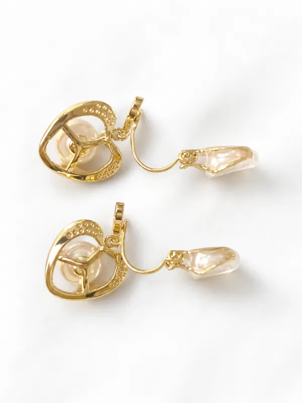 Amora_Pearl_Heart_Earrings