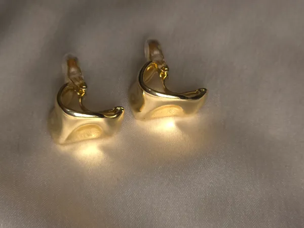Meltform_Sculpt_Stud_Clip_on_Earrings