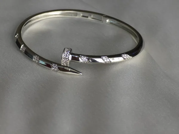 Nail_of_Grace_Crystal_Bracelet
