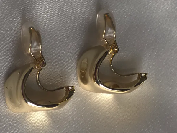 Meltform_Sculpt_Stud_Clip_on_Earrings