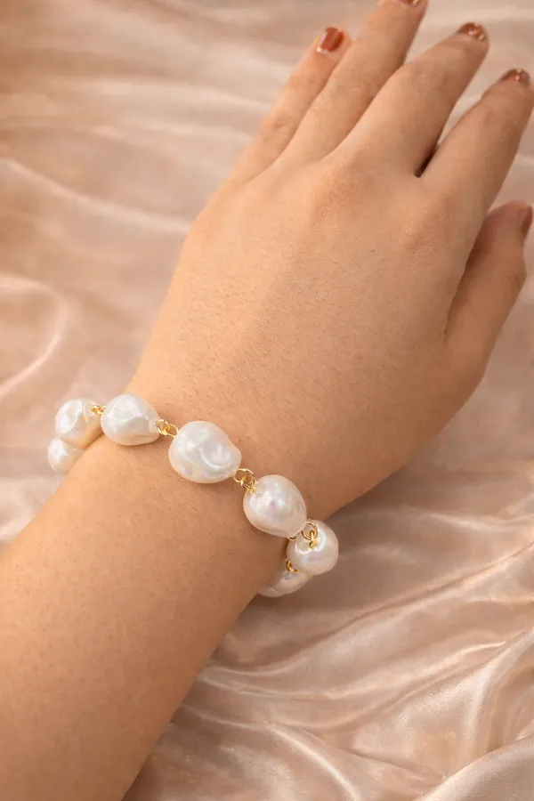 Ashaarya_LumiÃ¨re_Baroque_Pearl_Bracelet