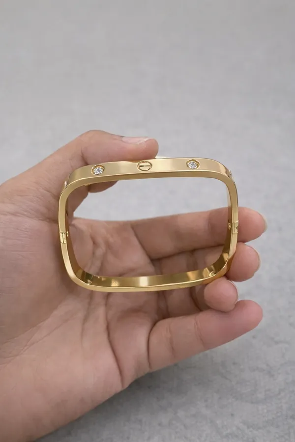 Astra_Lock_Bracelet