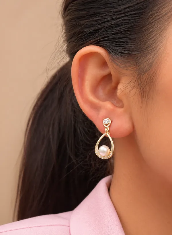 Ã‰lira_Pearl_Drop_Clip-On_Earrings