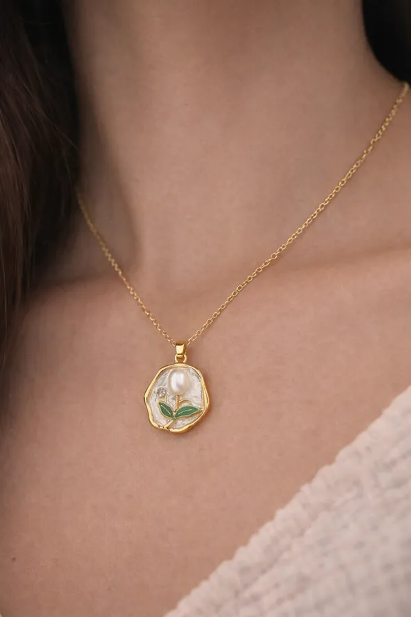 Pearl_Frame_Necklace