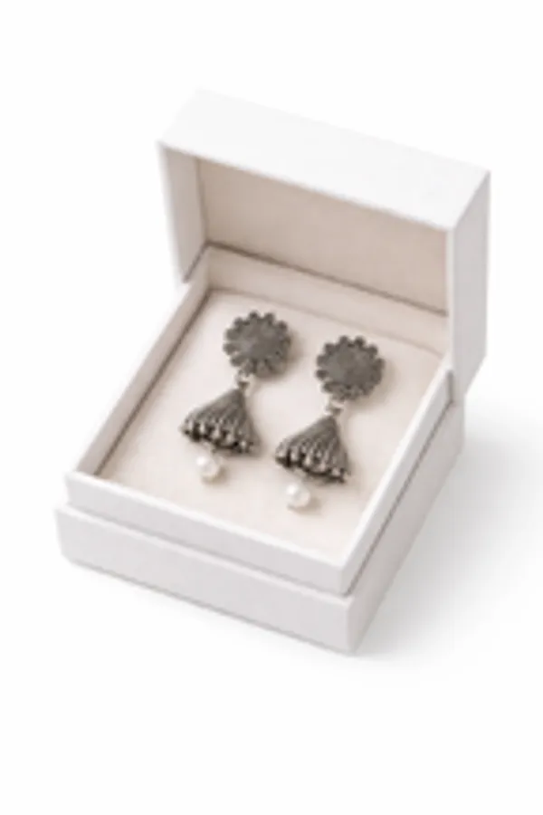 Floral_Sunburst_Fluted_Bell_Earrings_With_Pearl