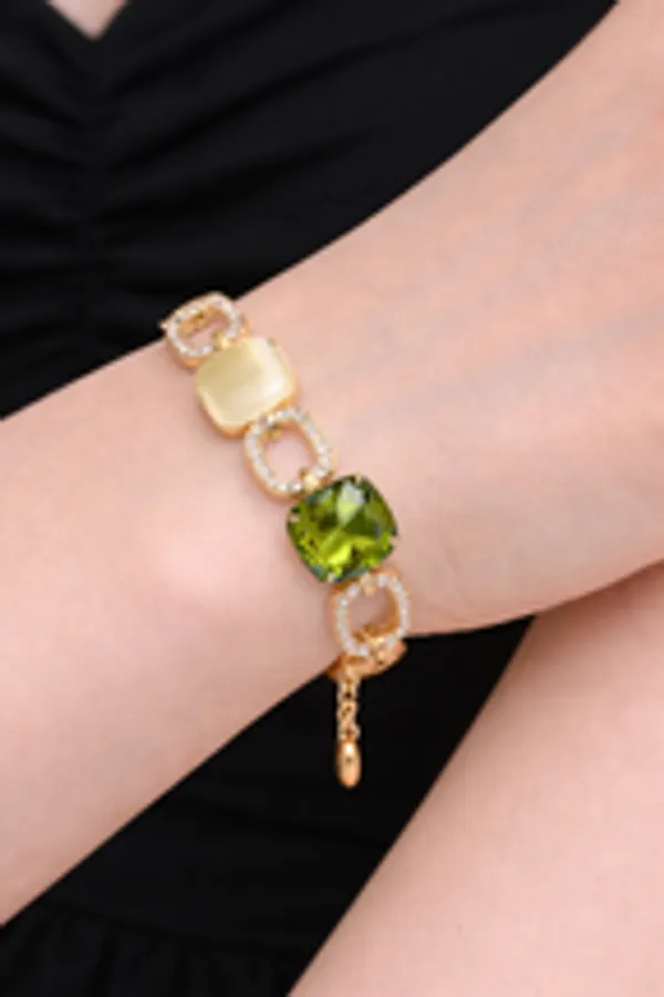 Vibrant_Peridot_Champagne_Stone_Statement_Bracelet