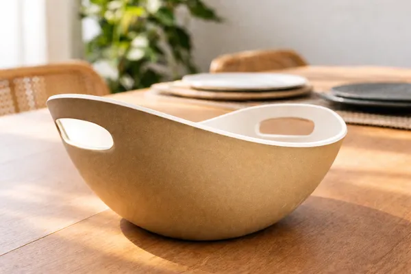 Tuscan_Earth_Large_Serving_Bowl_With_Integrated_Handles