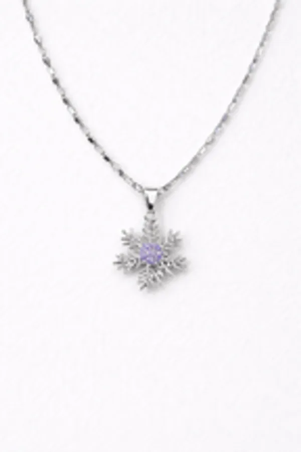 Sparkling_Silver_Snowflake_Pendant_With_Amethyst_Center