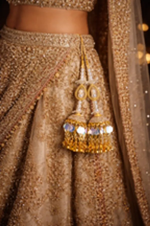 Holographic_Sequin_Pearl_Bridal_Lehenga_Latkan