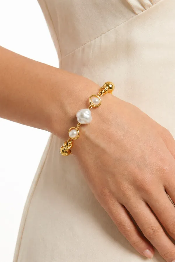 Modern_Gold_Baroque_Pearl_Toggle_Bracelet