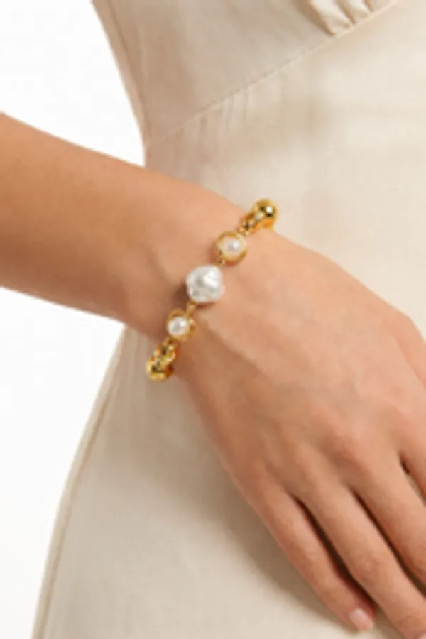 Modern_Gold_Baroque_Pearl_Toggle_Bracelet