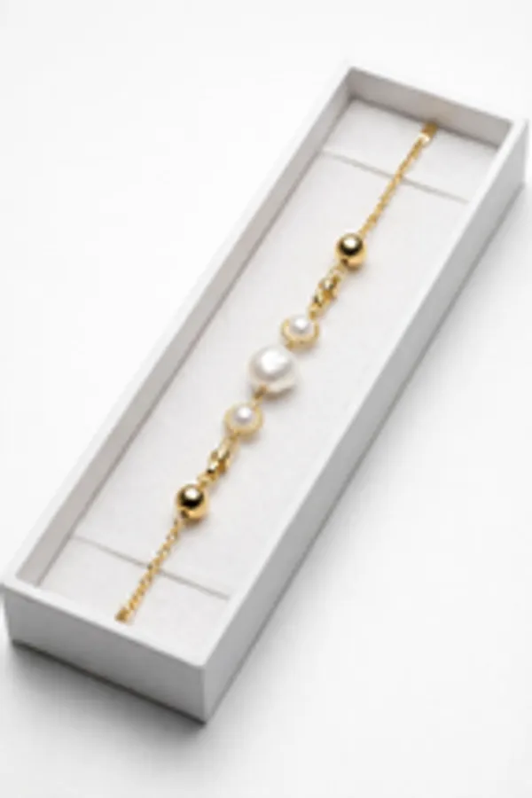 Modern_Gold_Baroque_Pearl_Toggle_Bracelet