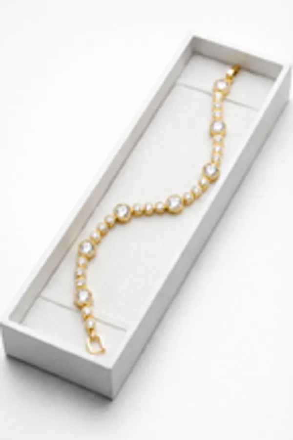 Bezel_Set_Graduated_Crystal_Gold_Tennis_Bracelet