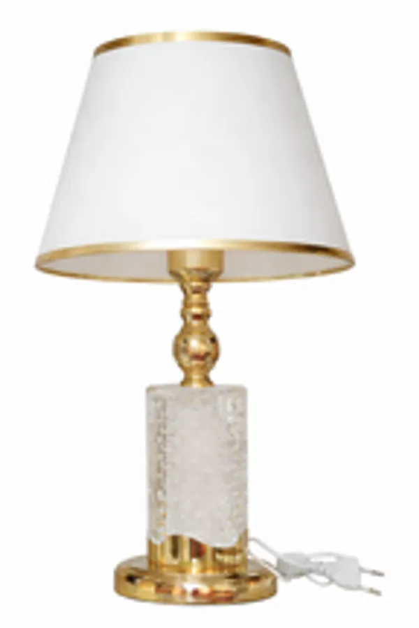 Luxury_Crystal_Gold_Table_Lamp_With_Warm_Ambient_Glow_Elegant_Modern_Bedside_Lamp