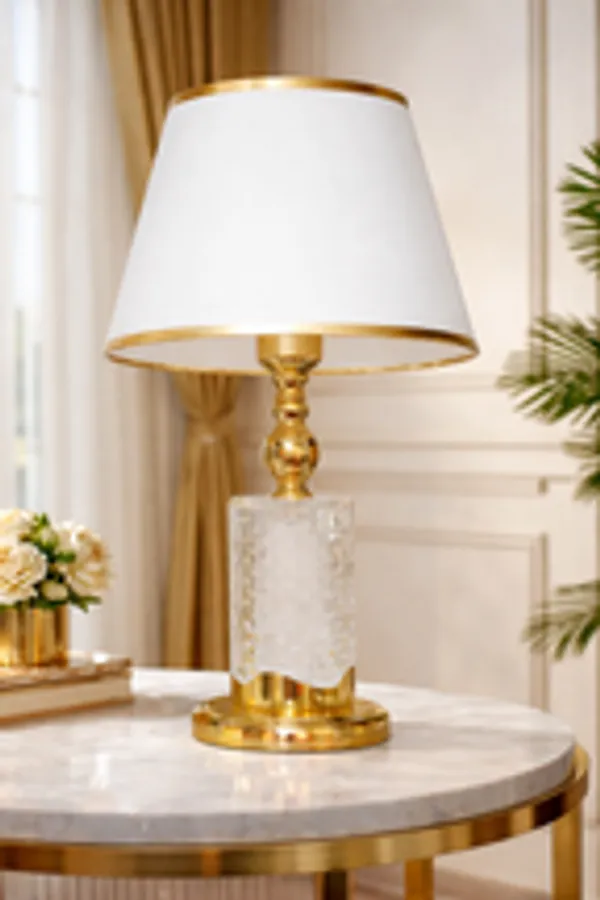 Luxury_Crystal_Gold_Table_Lamp_With_Warm_Ambient_Glow_Elegant_Modern_Bedside_Lamp