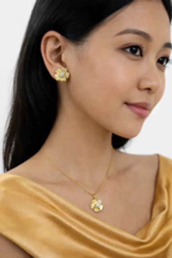 Textured_Gold_Blooming_Flower_Pendant_Set