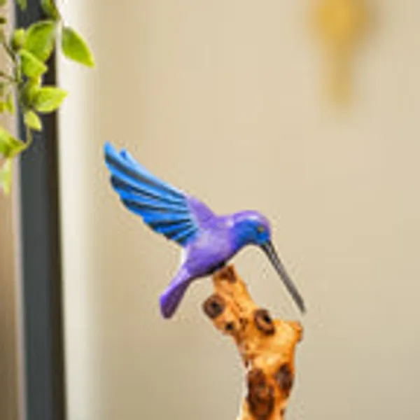 Timber_Kala_S_Humming_Bird_On_Driftwood_For_Decor