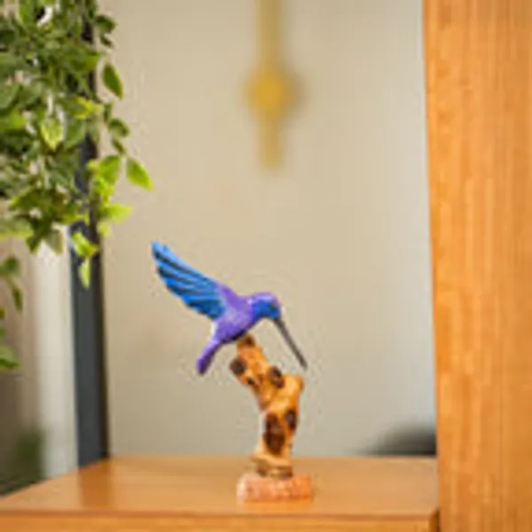 Timber_Kala_S_Humming_Bird_On_Driftwood_For_Decor