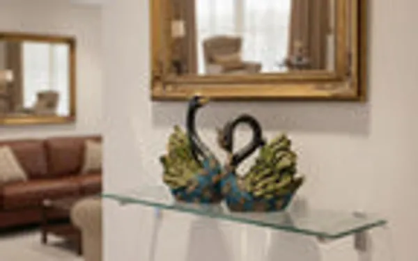 Elegant_Swan_Couple_Figurines_Set_Of_2_Textured_Resin_Love_Birds